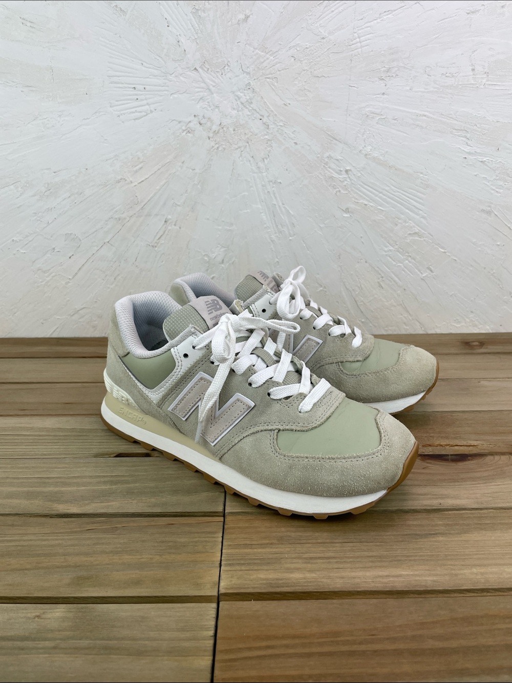 Womenโs New Balance 574 Sneakers